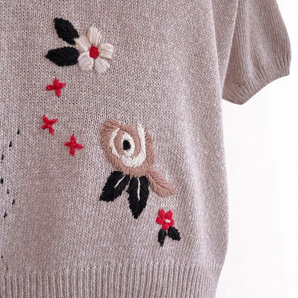 Vintage Embroidered Short Sleeve Sweater Sz M Knit Top Beige Floral Grandmacore - Picture 4 of 7